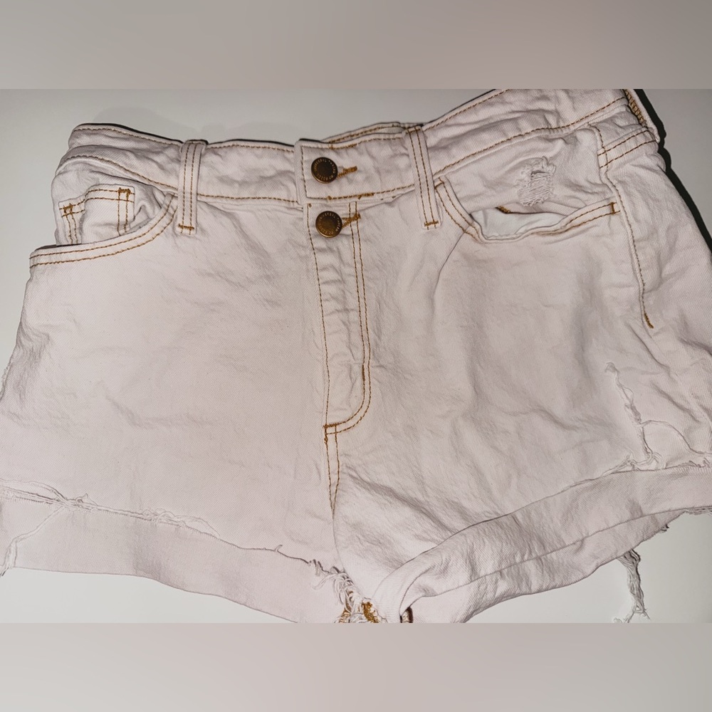 Universal Thread Women's Cream Shorts